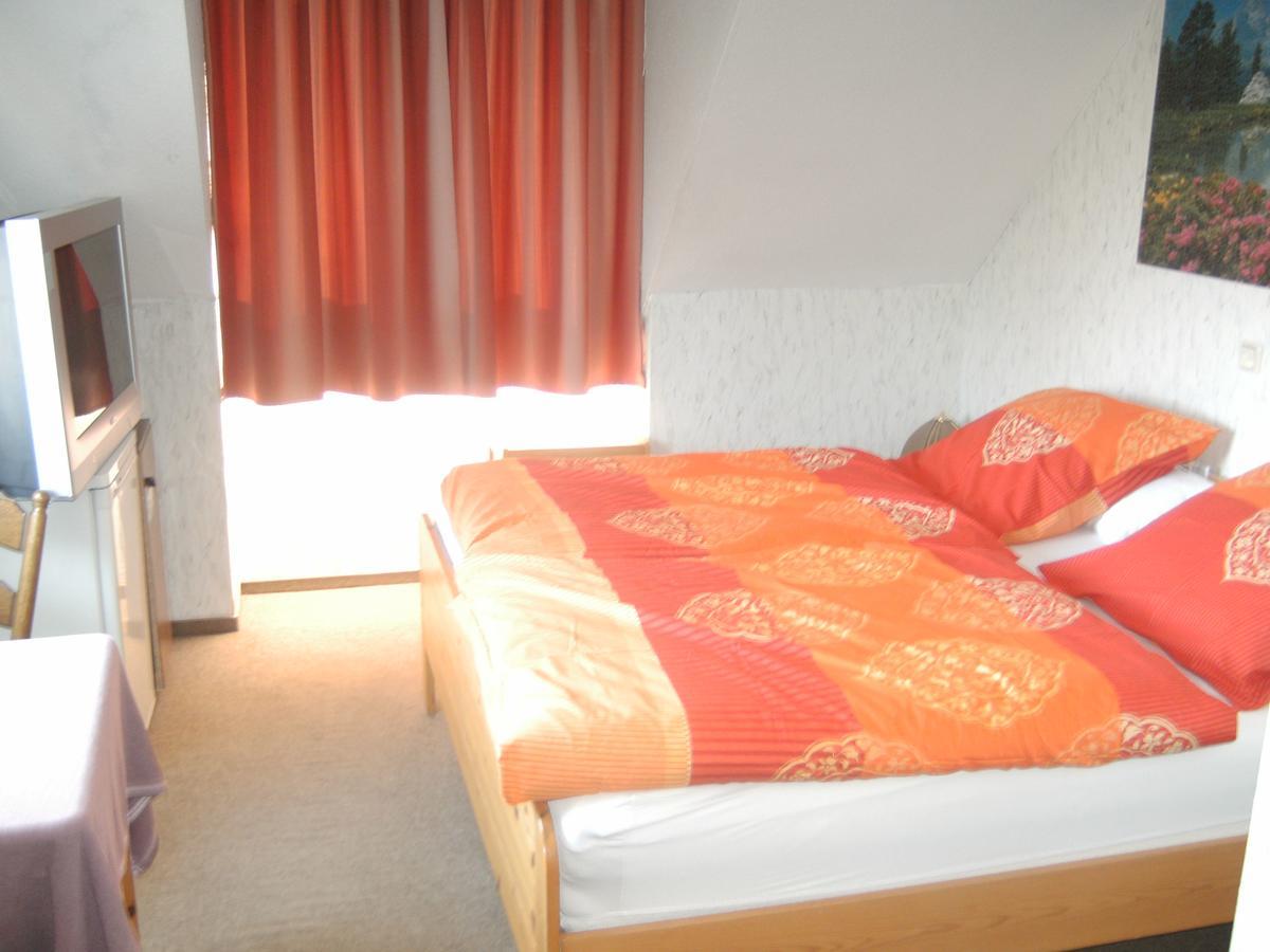 Monteurhotel Garni Alter Olper Hof Линдлар Екстериор снимка