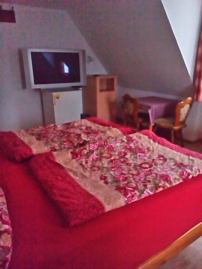 Monteurhotel Garni Alter Olper Hof Линдлар Екстериор снимка